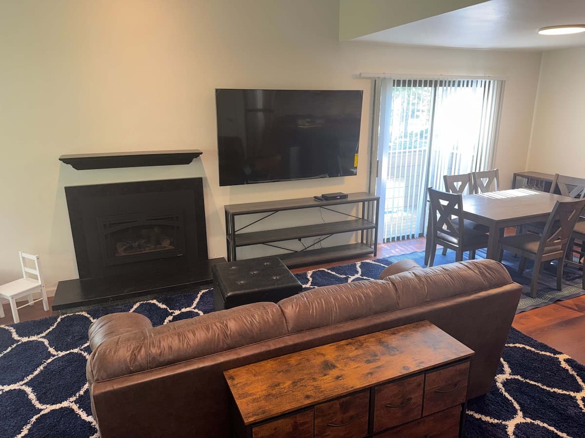 Townhouse in Incline Village · ★New · 3 bedrooms · 4 beds · 3 private baths - Photo 1