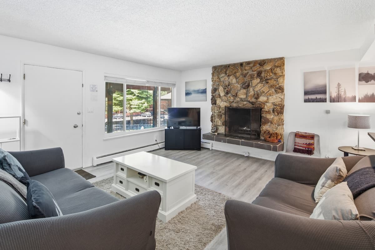 Mountain Modern Condo with Pool & Fireplace - Photo 5