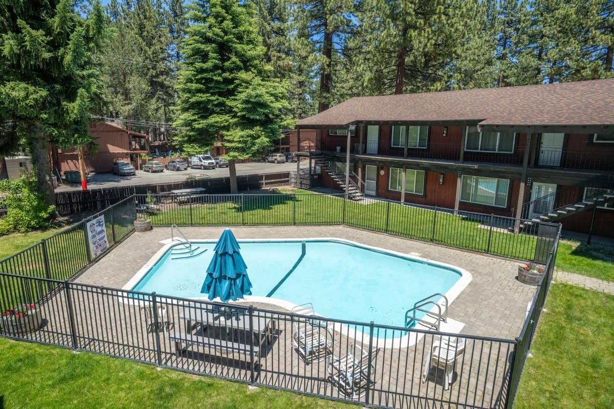 Mountain Modern Condo with Pool & Fireplace - Photo 2