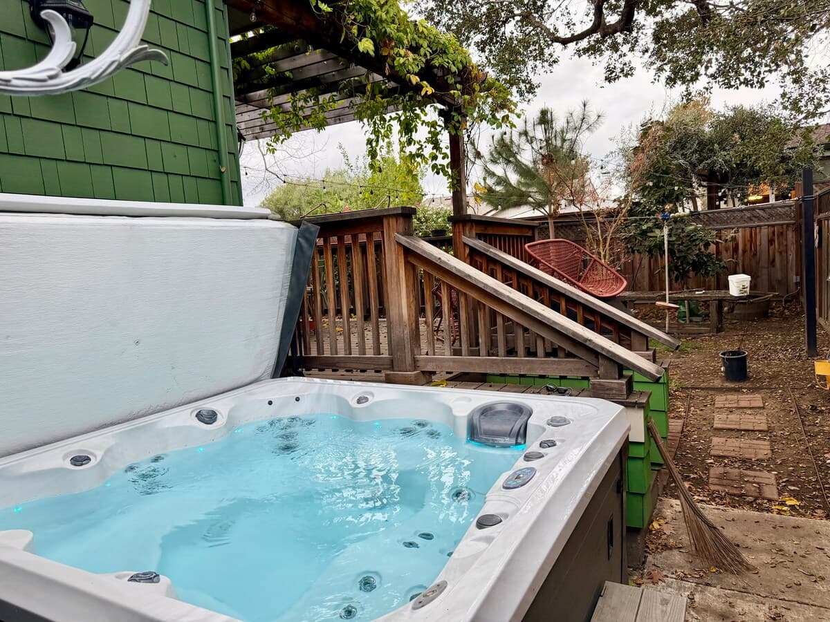 Victorian with Hot Tub, 20 Min to Levi's Stadium - Photo 3