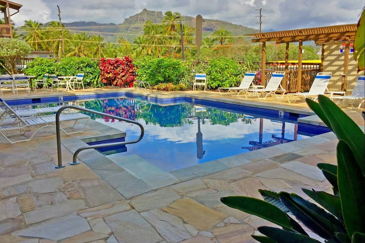 Condo in Kapaa · ★4.63 · 1 bedroom · 2 beds · 1 shared bath - Photo 4