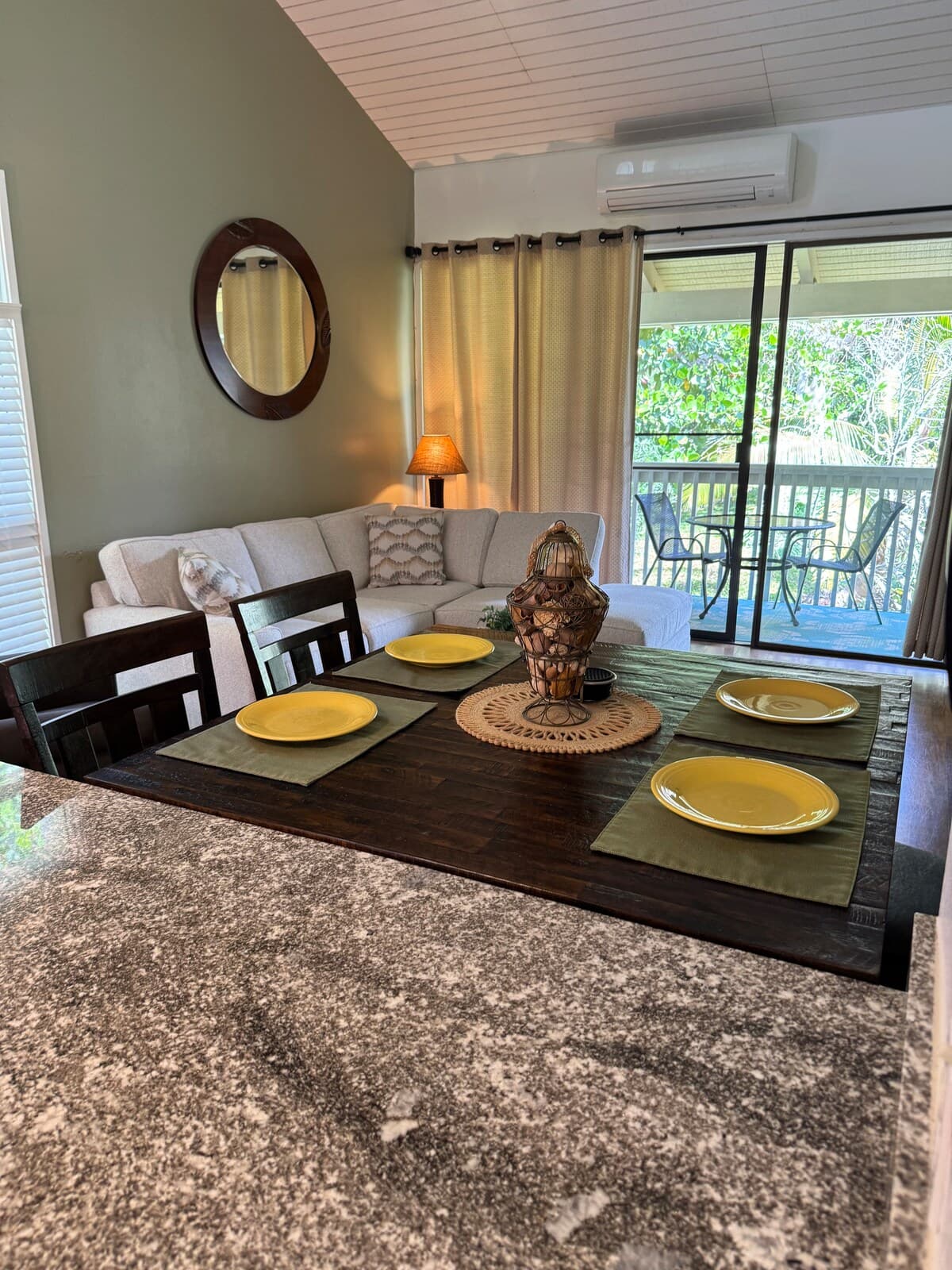 Condo in Kahuku · ★4.89 · 2 bedrooms · 4 beds · 1 private bath - Photo 4