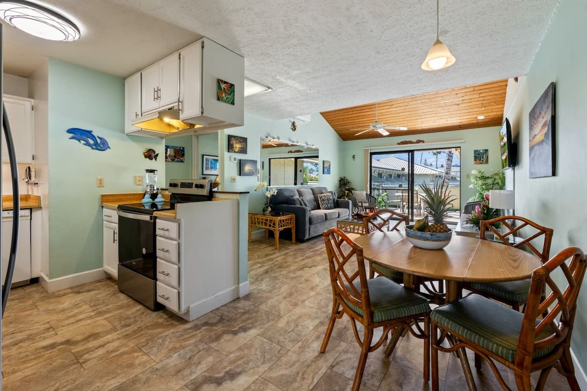 Condo in Kihei · ★4.71 · Studio · 3 beds · 2 private baths - Photo 4