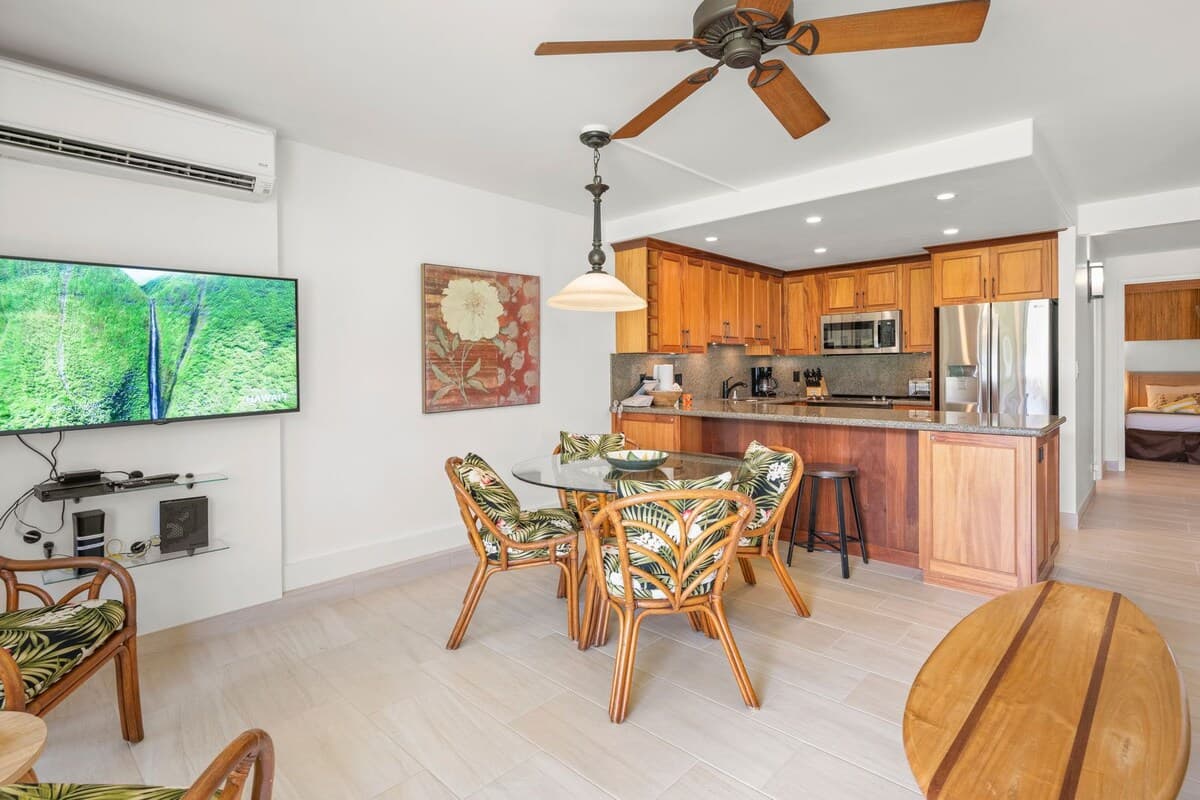 Condo in Lahaina · ★5.0 · 2 bedrooms · 2 beds · 2 baths - Photo 3