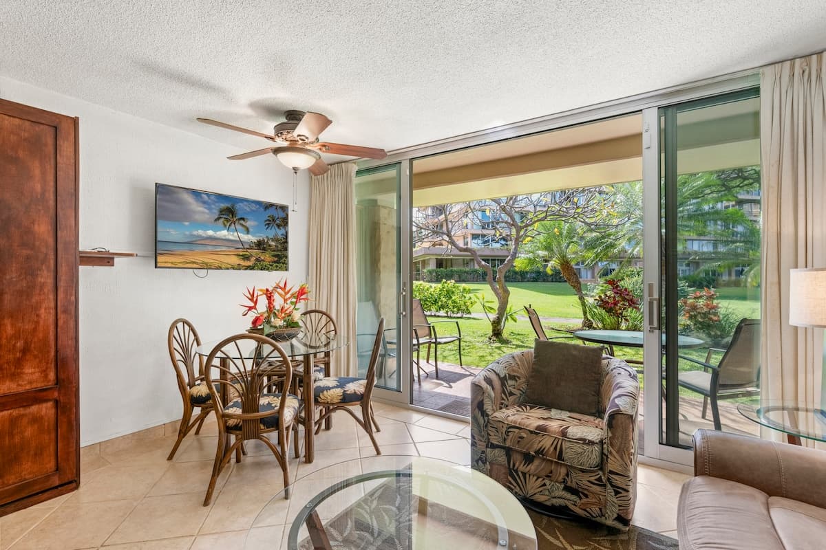 Condo in Lahaina · ★4.8 · Studio · 2 beds · 1 shared bath - Photo 5