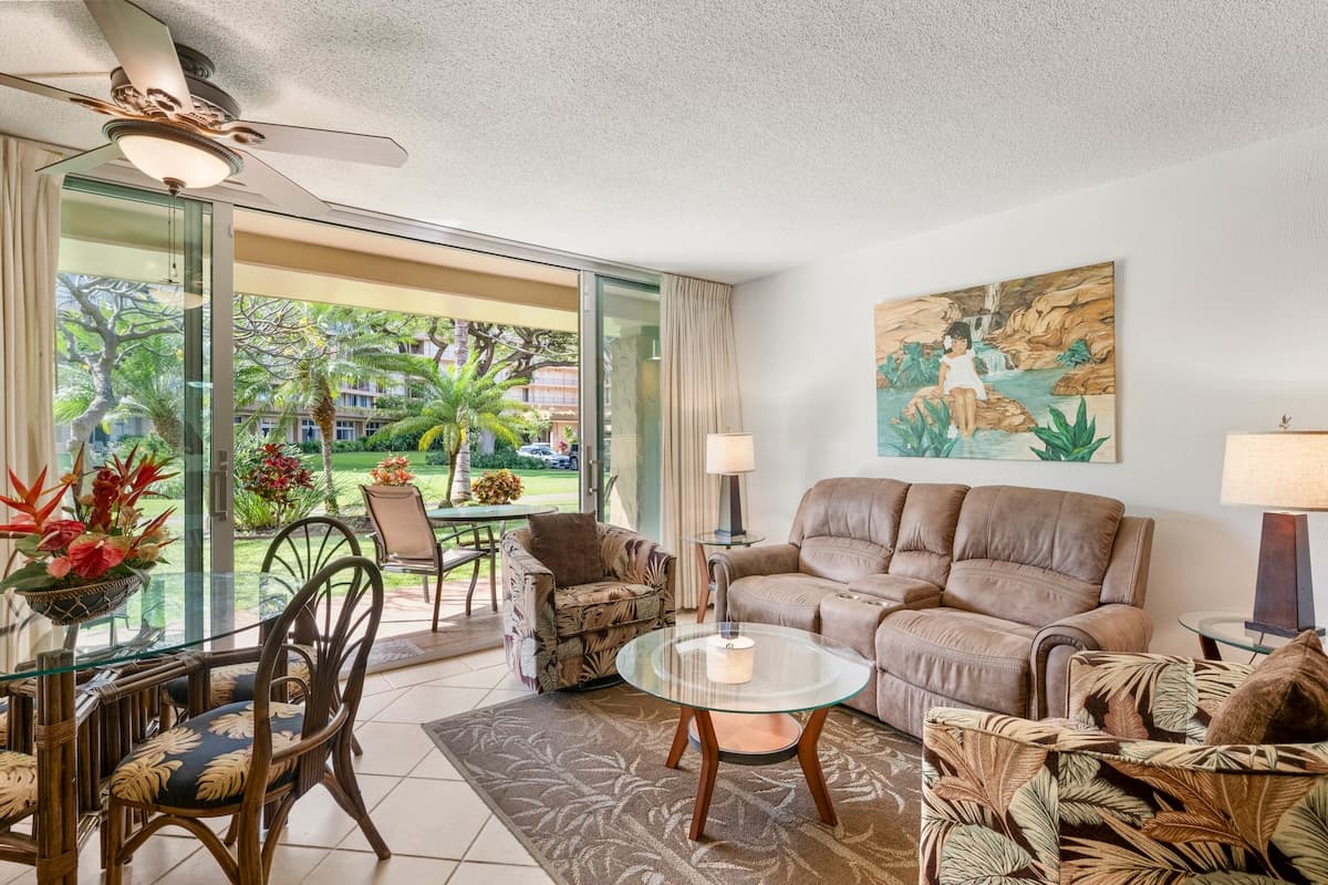 Condo in Lahaina · ★4.8 · Studio · 2 beds · 1 shared bath - Photo 1