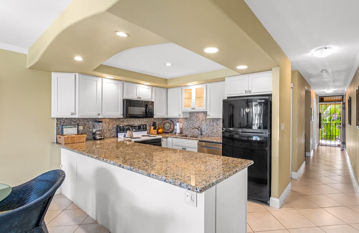 Condo in Kihei · ★4.85 · 1 bedroom · 2 beds · 2 private baths - Photo 3