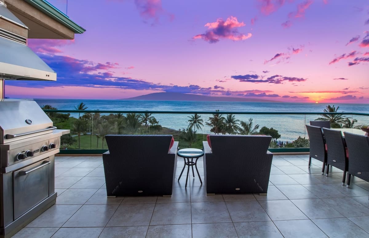 Condo in Lahaina · ★5.0 · 3 bedrooms · 4 beds · 3 baths - Photo 1