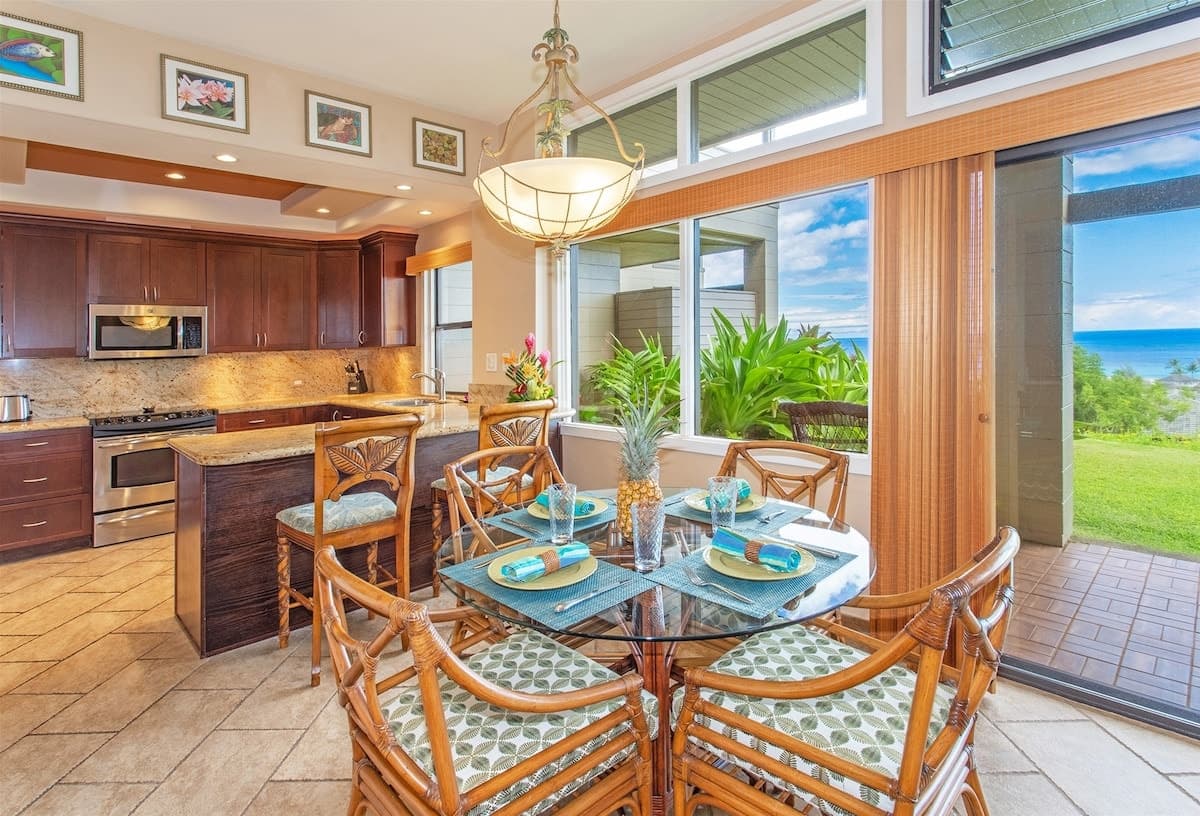 Villa in Lahaina · ★4.96 · 1 bedroom · 2 beds · 2 baths - Photo 4