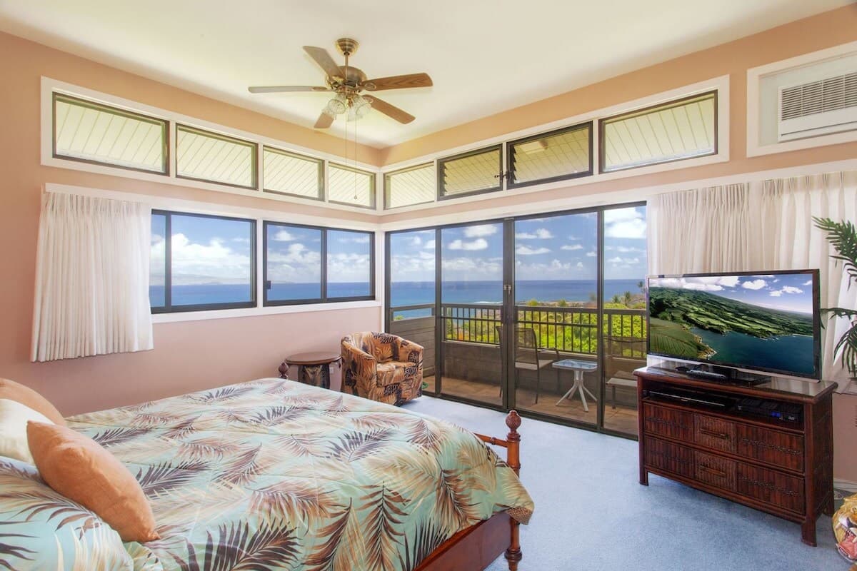 Villa in Lahaina · ★4.99 · 1 bedroom · 2 beds · 2 baths - Photo 3