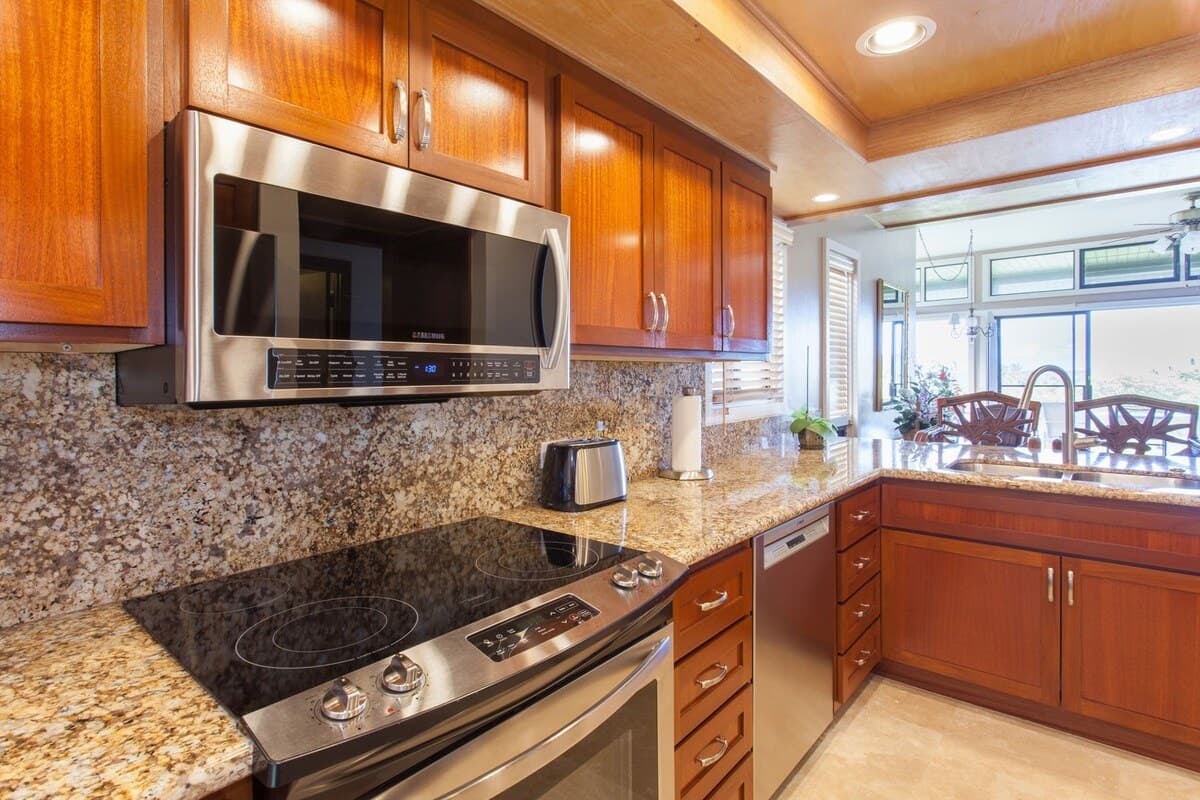 Villa in Lahaina · ★4.99 · 1 bedroom · 2 beds · 2 baths - Photo 4