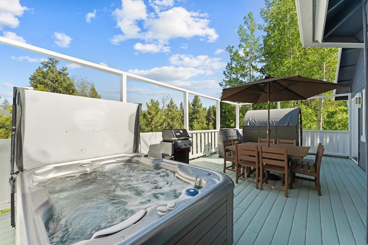 Glass House Hot Tub, Sauna & Game Room - Photo 4
