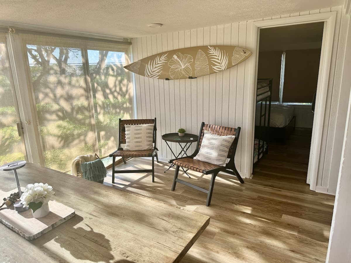 Old Hawaiiana in Kaanapali Cottage - Photo 4