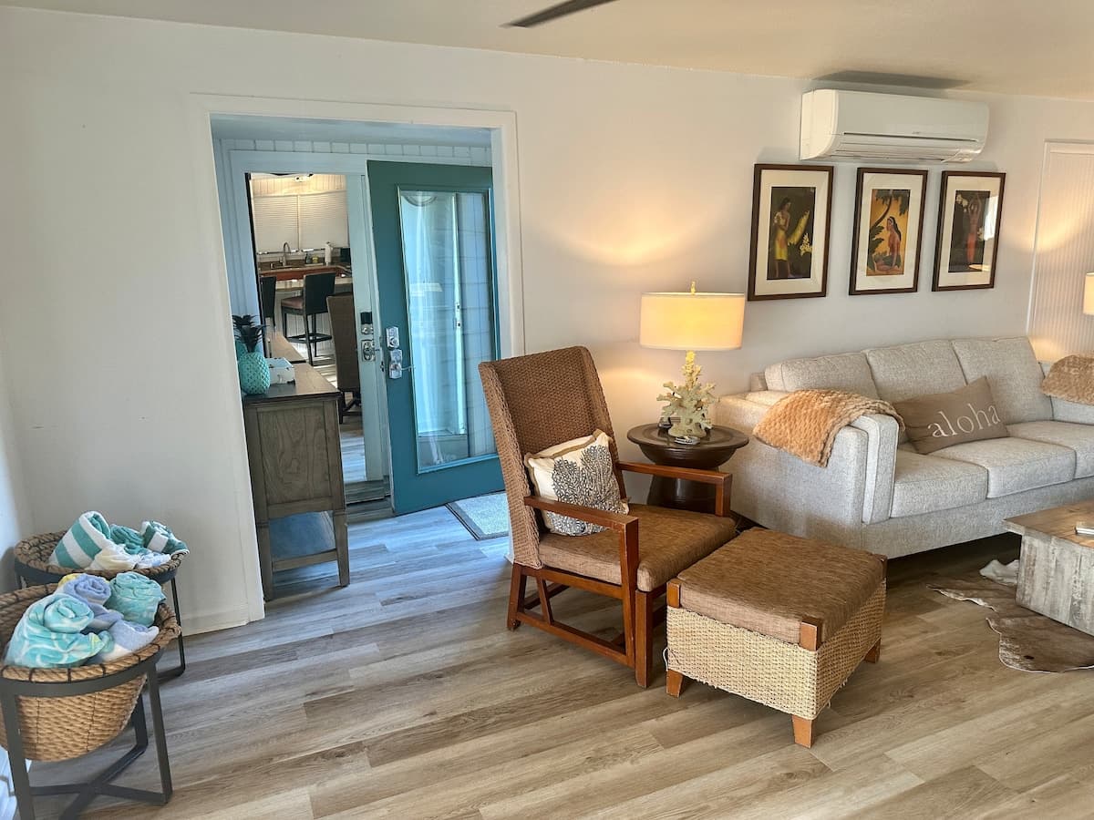 Old Hawaiiana in Kaanapali Cottage - Photo 3