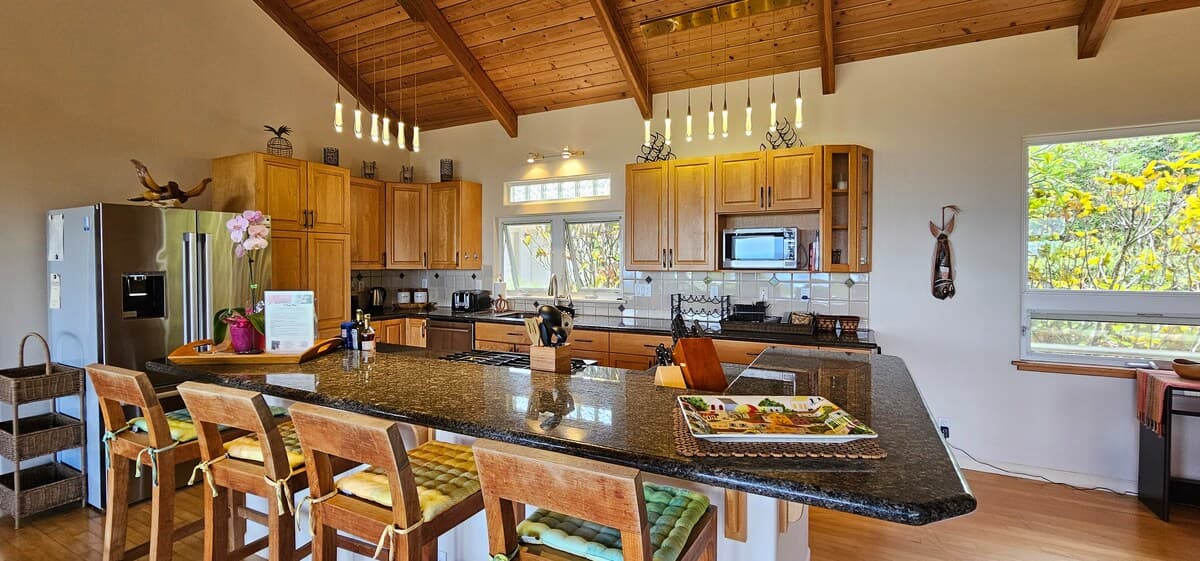 Home in Haiku-Pauwela · ★4.91 · 3 bedrooms · 5 beds · 3 baths - Photo 5