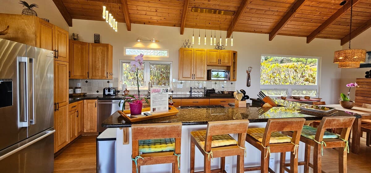 Home in Haiku-Pauwela · ★4.91 · 3 bedrooms · 5 beds · 3 baths - Photo 4