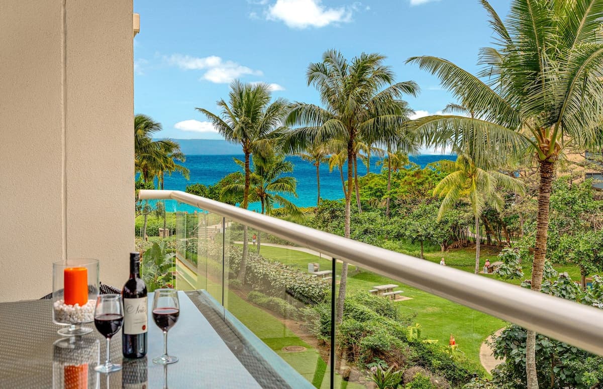 Condo in Lahaina · ★4.33 · 1 bedroom · 2 beds · 1 bath - Photo 5