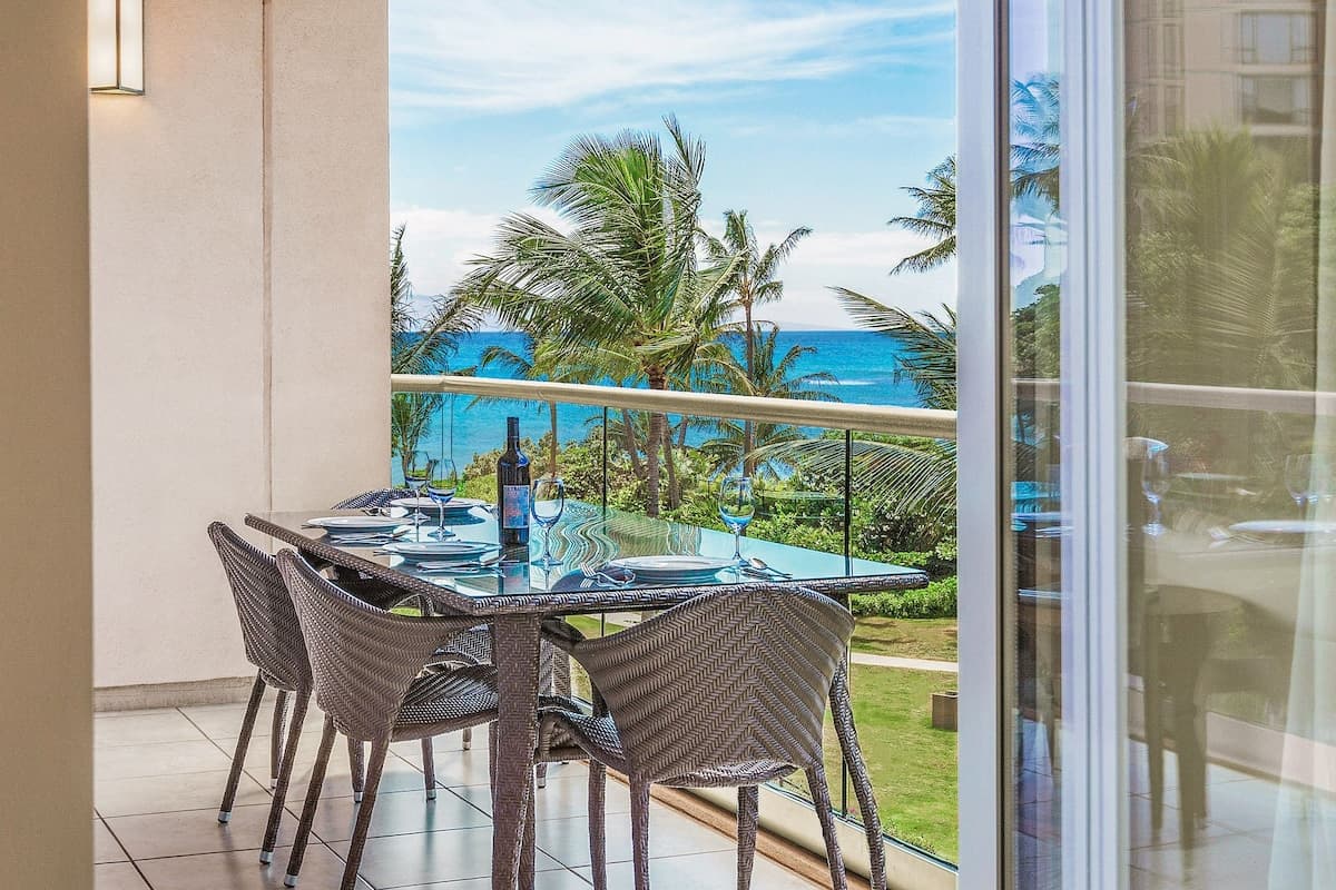 Condo in Lahaina · ★4.33 · 1 bedroom · 2 beds · 1 bath - Photo 2