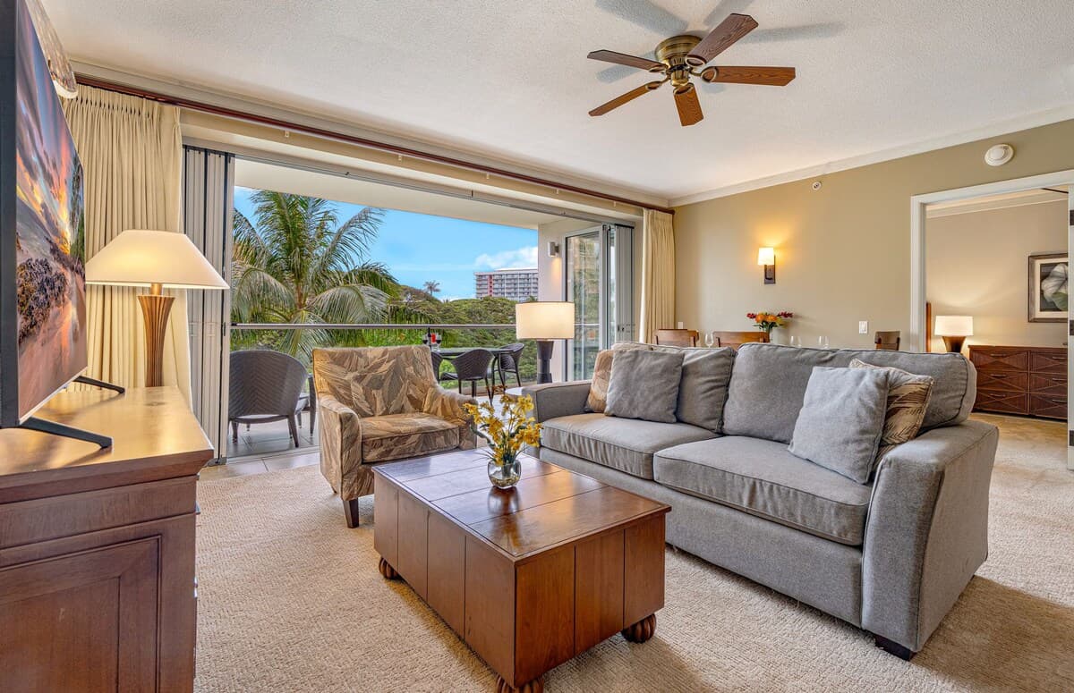 Condo in Lahaina · ★4.33 · 1 bedroom · 2 beds · 1 bath - Photo 3