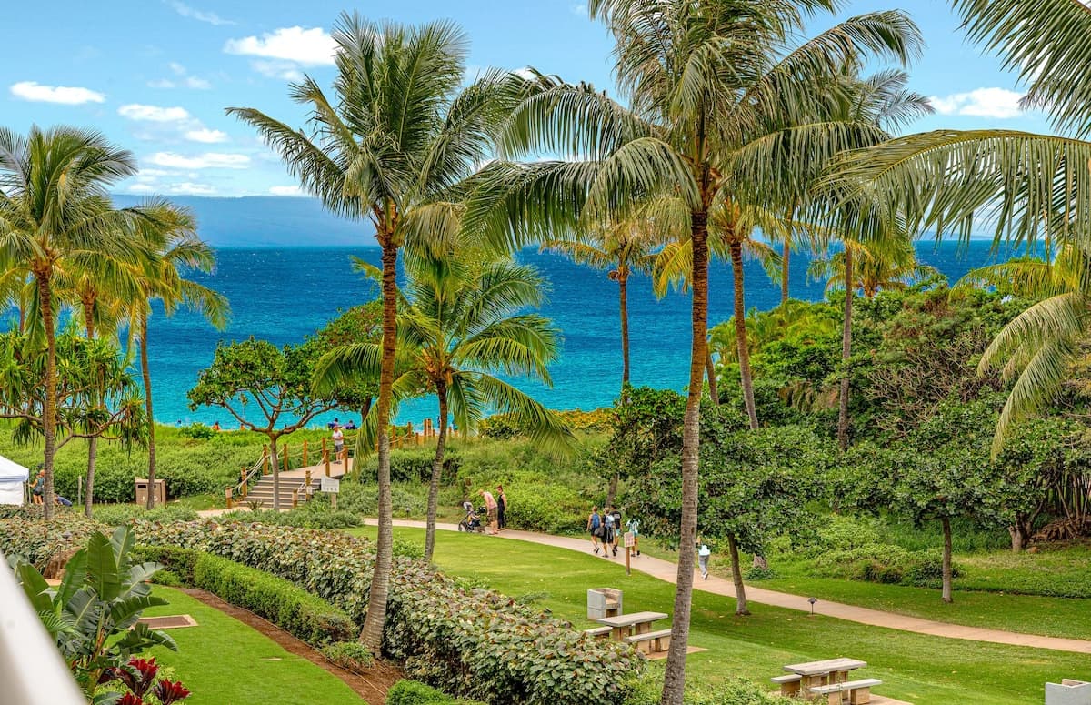 Condo in Lahaina · ★4.33 · 1 bedroom · 2 beds · 1 bath - Photo 1