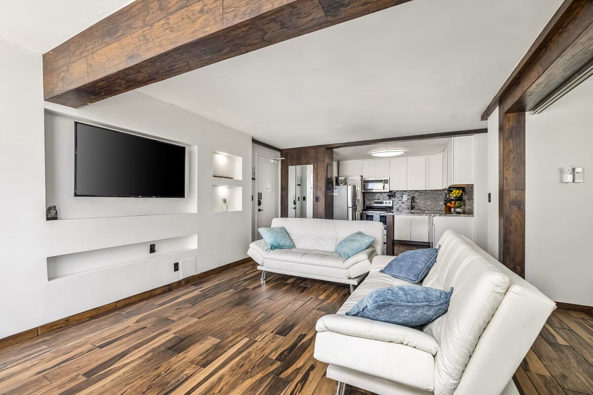 Condo in Honolulu · ★4.75 · 2 bedrooms · 4 beds · 2 private baths - Photo 5
