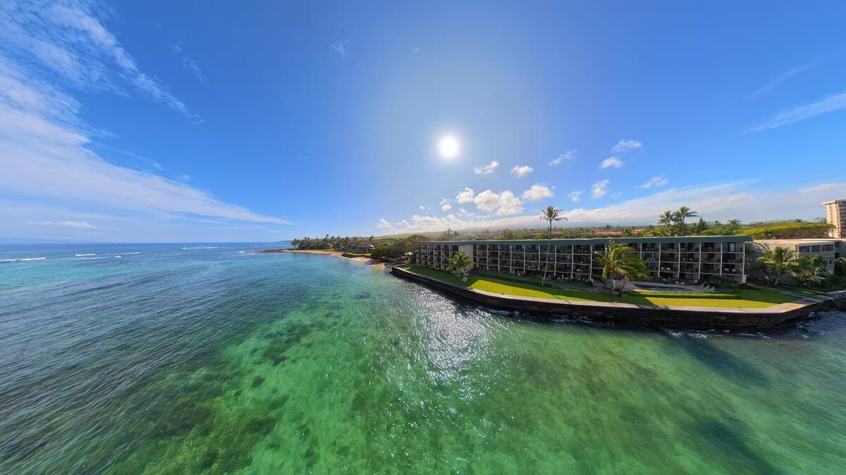 Condo in Lahaina · ★4.89 · 1 bedroom · 2 beds · 1 bath - Photo 3