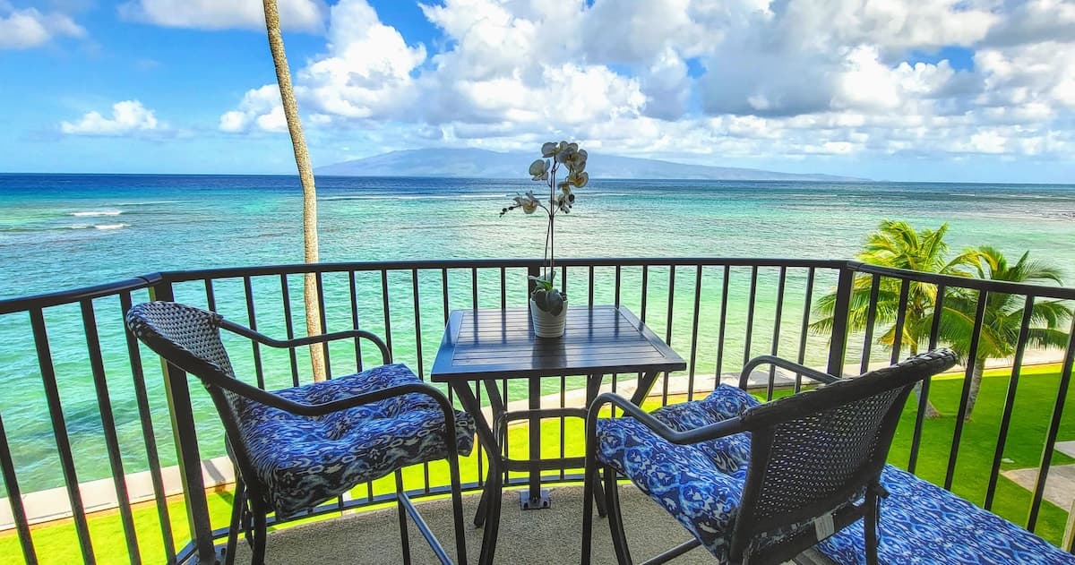 Condo in Lahaina · ★4.89 · 1 bedroom · 2 beds · 1 bath - Photo 1