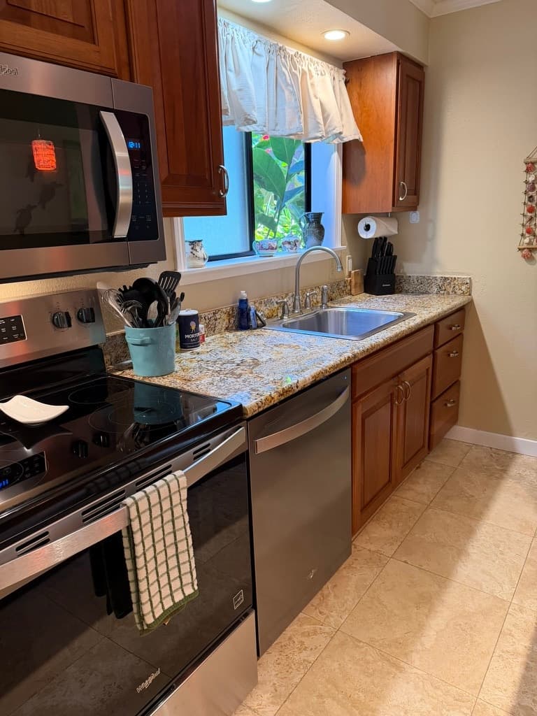 Condo in Wailuku · ★4.91 · 1 bedroom · 1 bed · 1 private bath - Photo 3