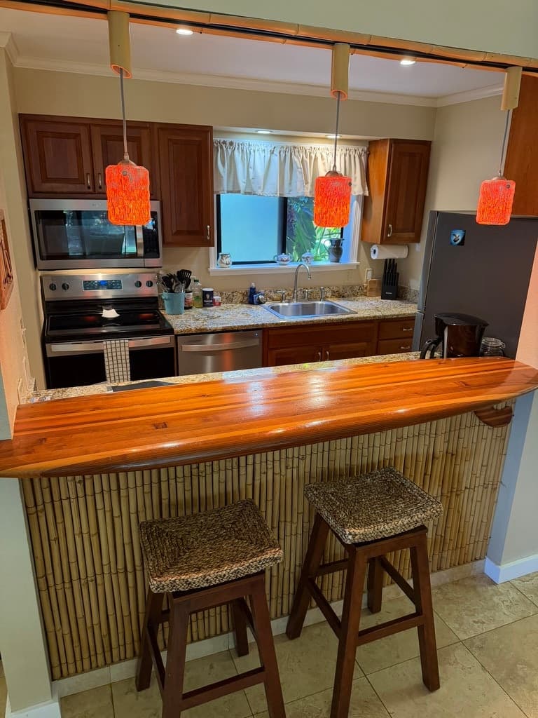 Condo in Wailuku · ★4.91 · 1 bedroom · 1 bed · 1 private bath - Photo 4