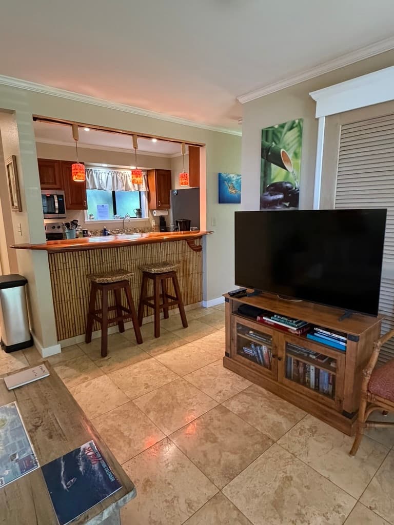 Condo in Wailuku · ★4.91 · 1 bedroom · 1 bed · 1 private bath - Photo 2