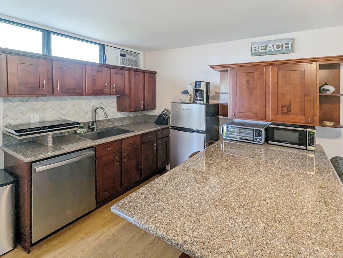 Condo in Princeville · ★4.82 · 1 bedroom · 2 beds · 1 private bath - Photo 4