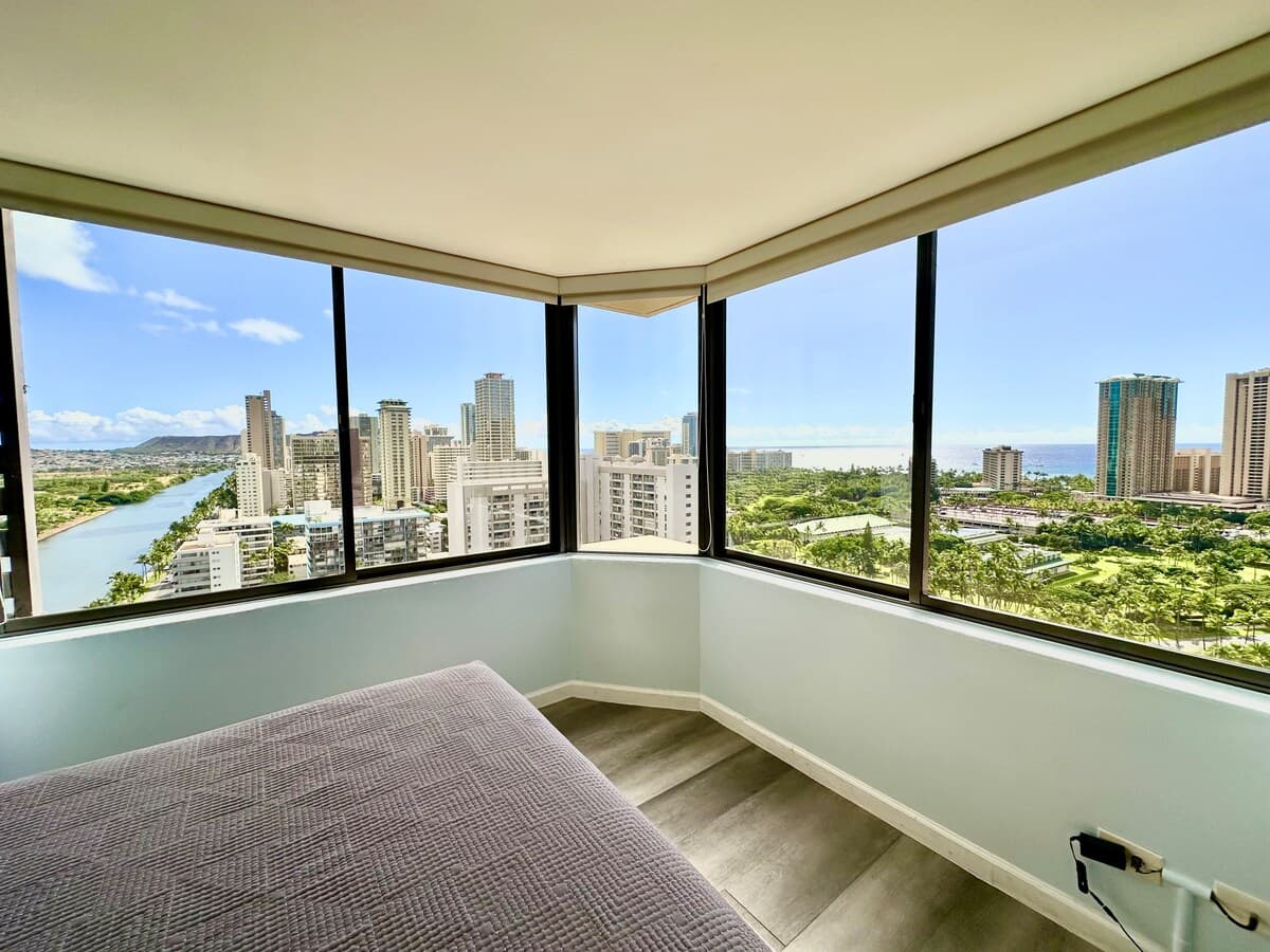 Waikīkī Condo Stunning Ocean & Ala Wai River Views - Photo 1