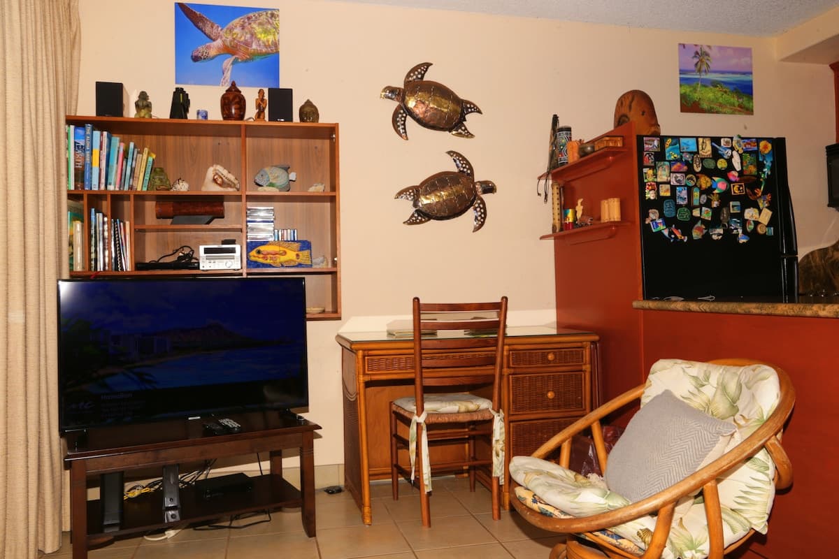 Condo in Lahaina · ★4.78 · 1 bedroom · 1 bed · 1 private bath - Photo 4