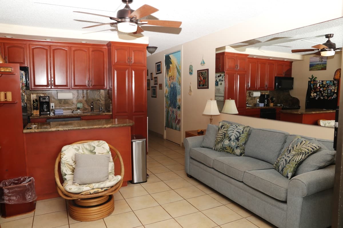 Condo in Lahaina · ★4.78 · 1 bedroom · 1 bed · 1 private bath - Photo 5