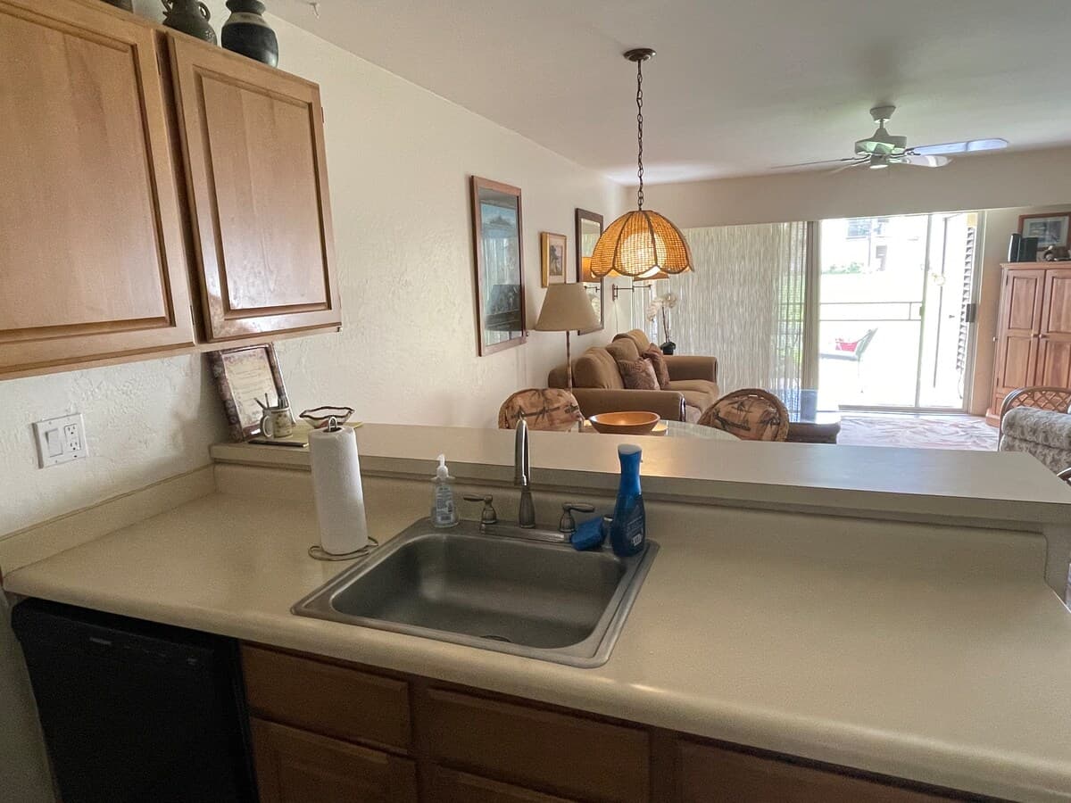 Hawaiian-style 1 BR Condo - steps from the beach! - Photo 5