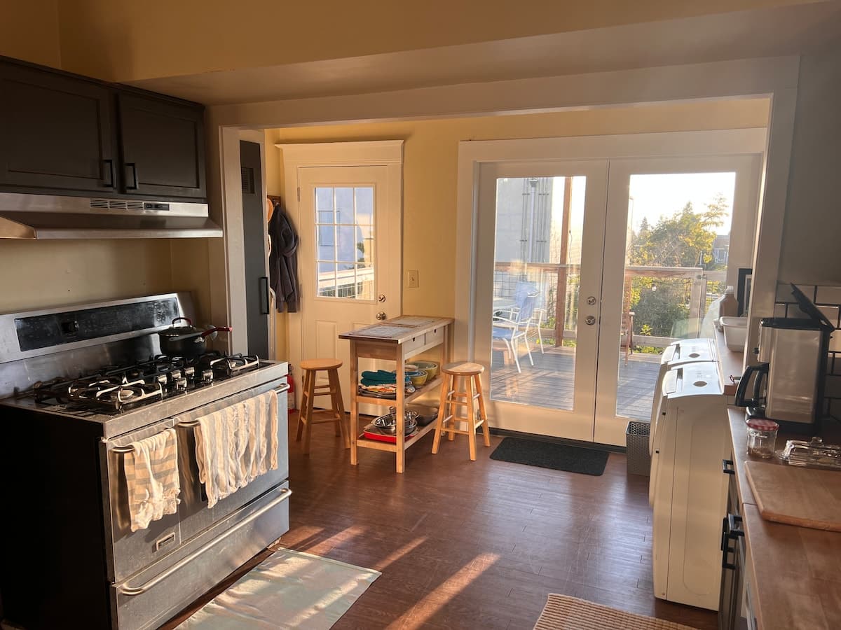 Perfect summer! Bright, spacious, view, pvt garden - Photo 2