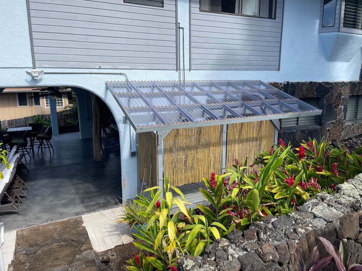 Guesthouse in Kailua-Kona · ★4.96 · 2 bedrooms · 3 beds · 1.5 private baths - Photo 3