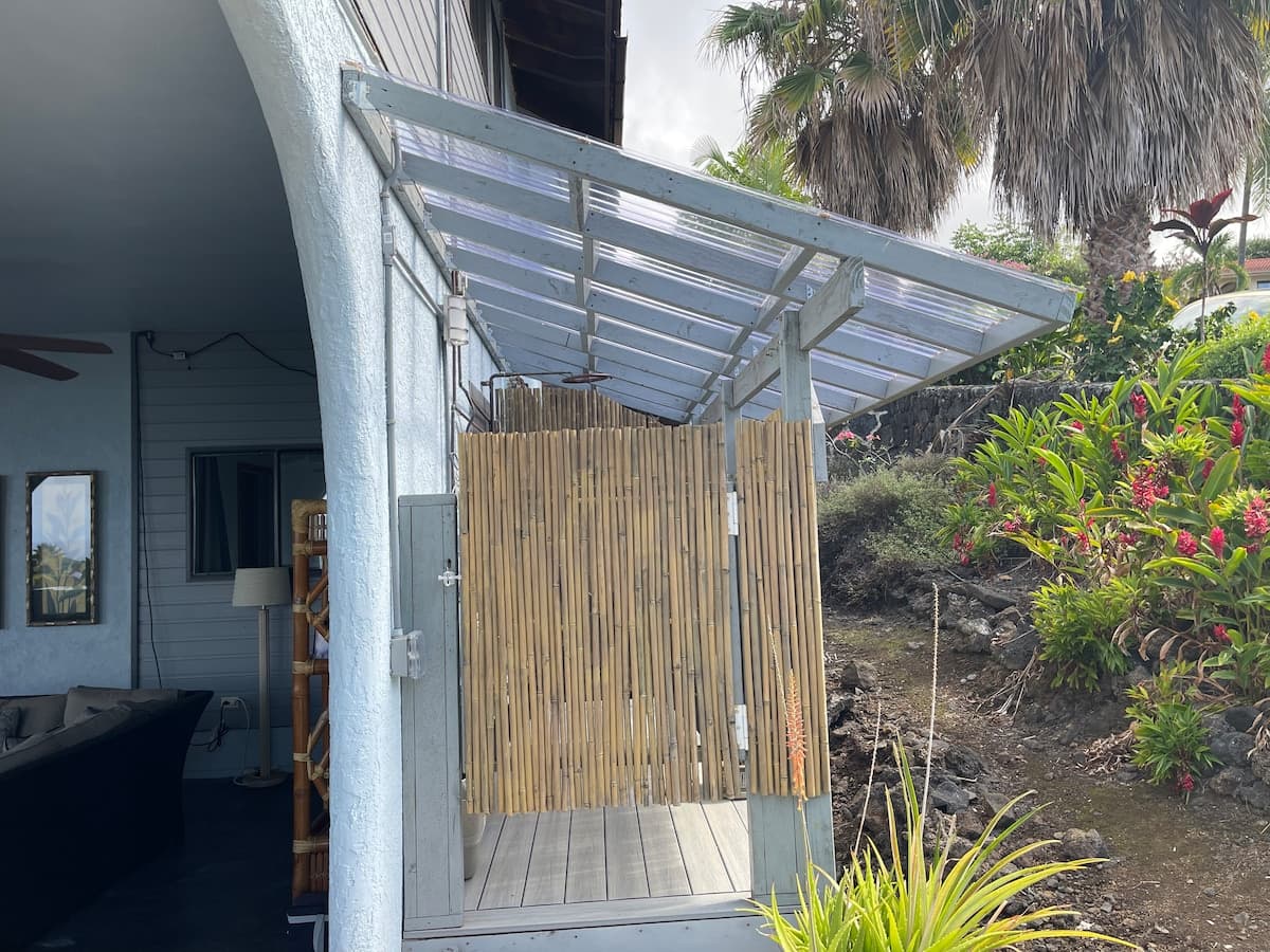 Guesthouse in Kailua-Kona · ★4.96 · 2 bedrooms · 3 beds · 1.5 private baths - Photo 1
