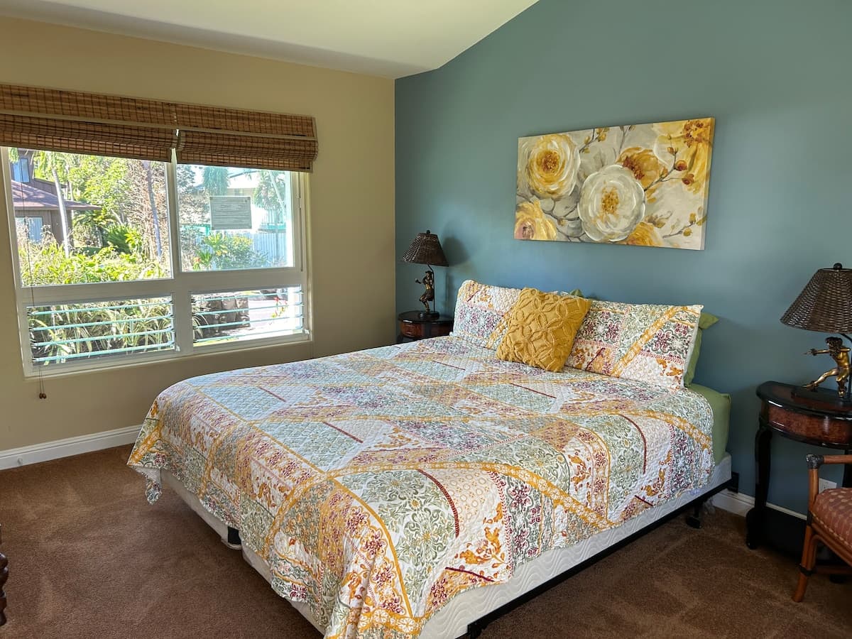 Home in Kailua-Kona · ★4.82 · 3 bedrooms · 5 beds · 1.5 baths - Photo 5