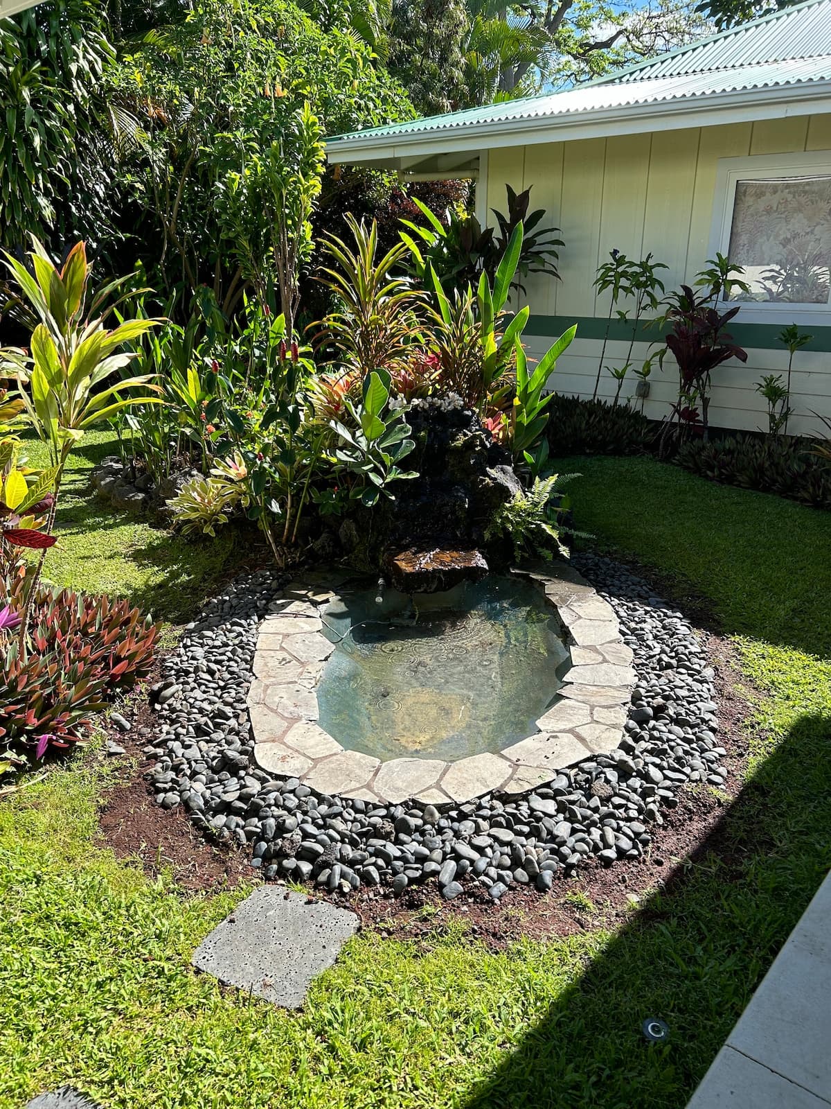 Home in Kailua-Kona · ★4.82 · 3 bedrooms · 5 beds · 1.5 baths - Photo 4