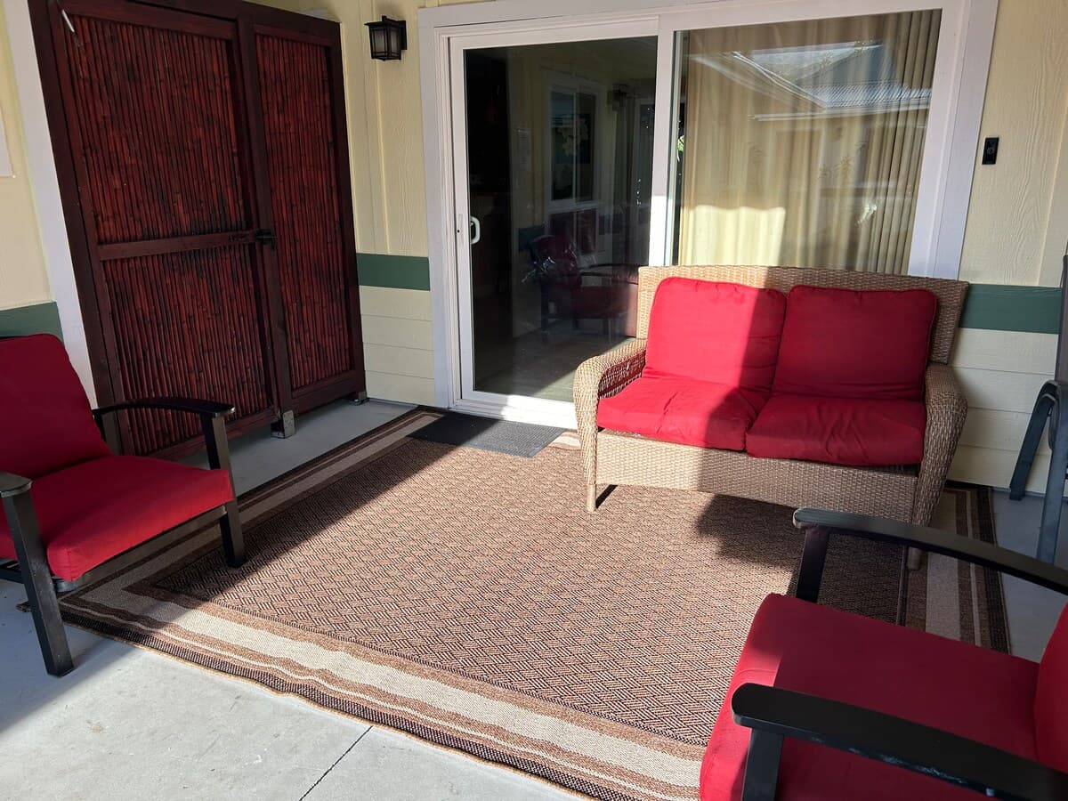 Home in Kailua-Kona · ★4.82 · 3 bedrooms · 5 beds · 1.5 baths - Photo 1