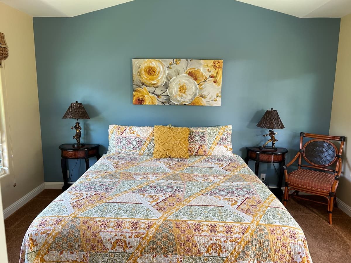Home in Kailua-Kona · ★4.82 · 3 bedrooms · 5 beds · 1.5 baths - Photo 2
