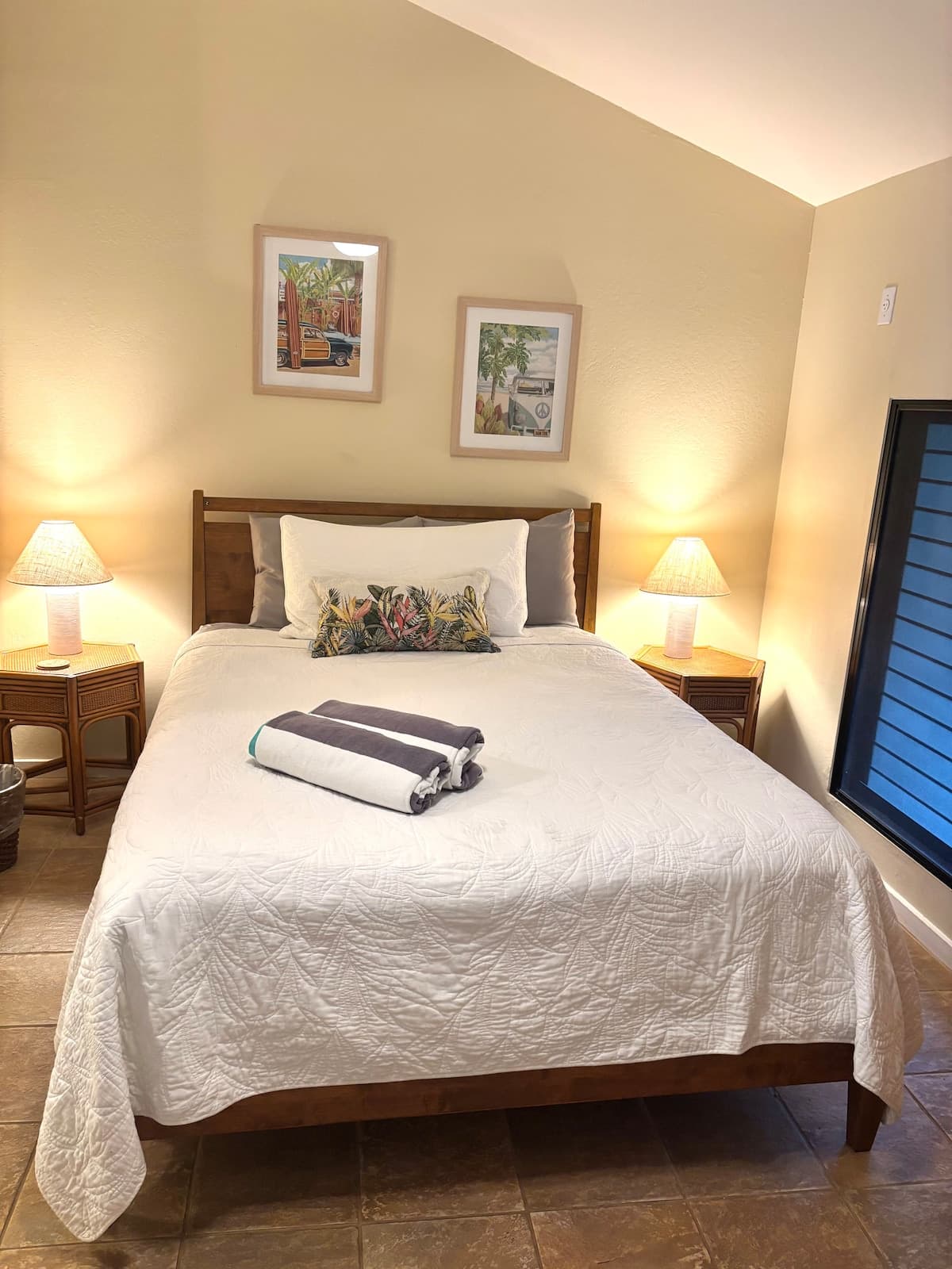 Townhouse in Lahaina · ★4.8 · 2 bedrooms · 4 beds · 2.5 baths - Photo 2