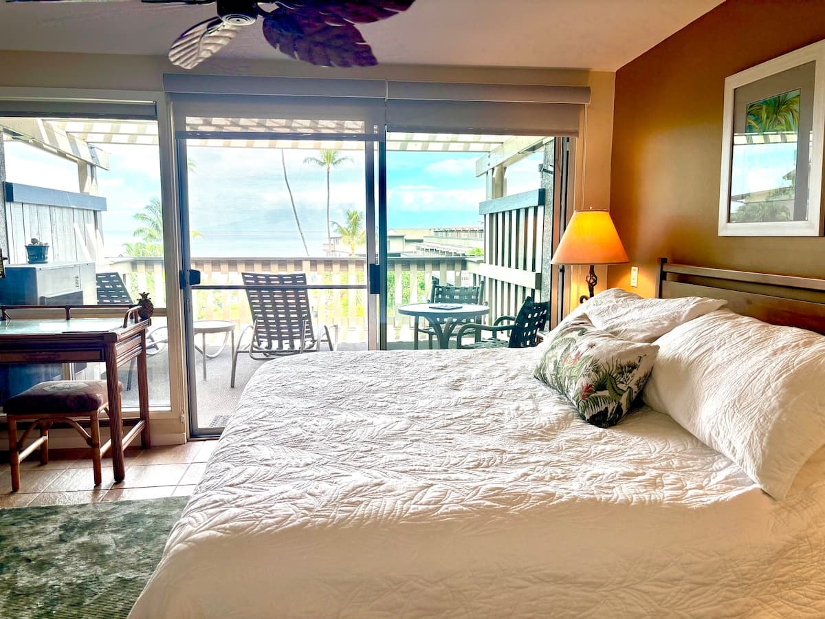 Townhouse in Lahaina · ★4.8 · 2 bedrooms · 4 beds · 2.5 baths - Photo 5