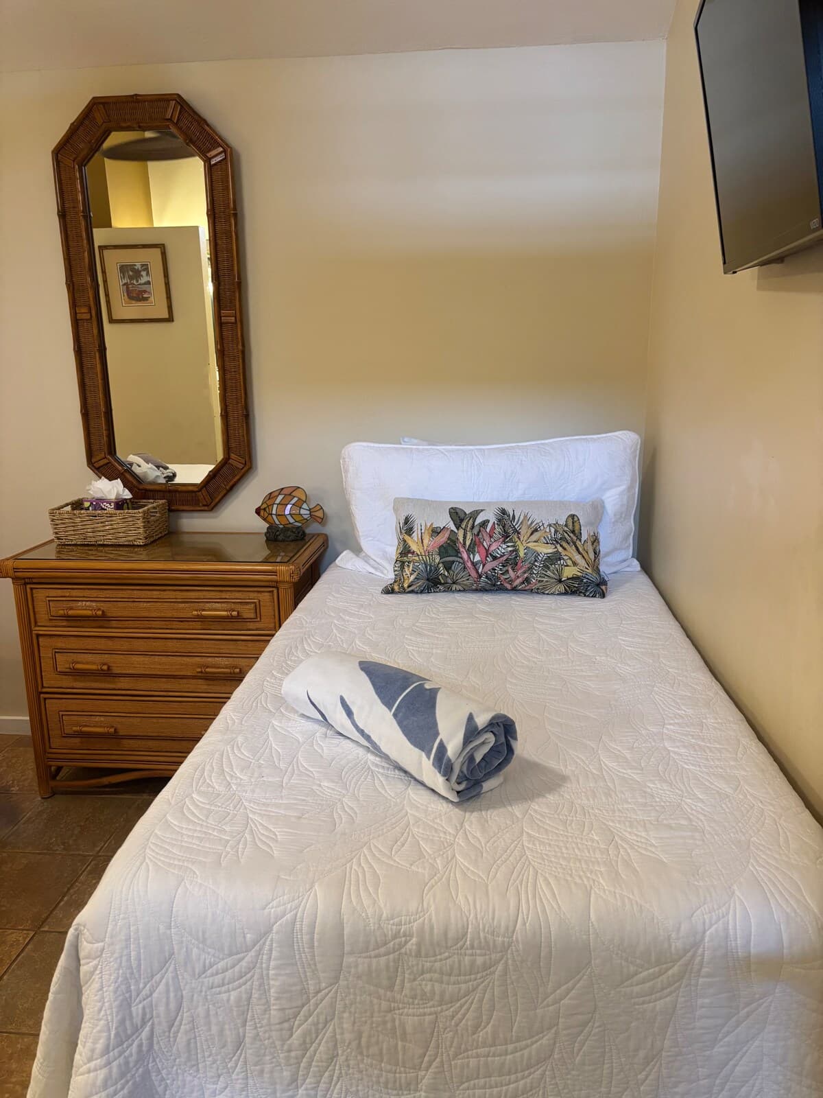 Townhouse in Lahaina · ★4.8 · 2 bedrooms · 4 beds · 2.5 baths - Photo 3