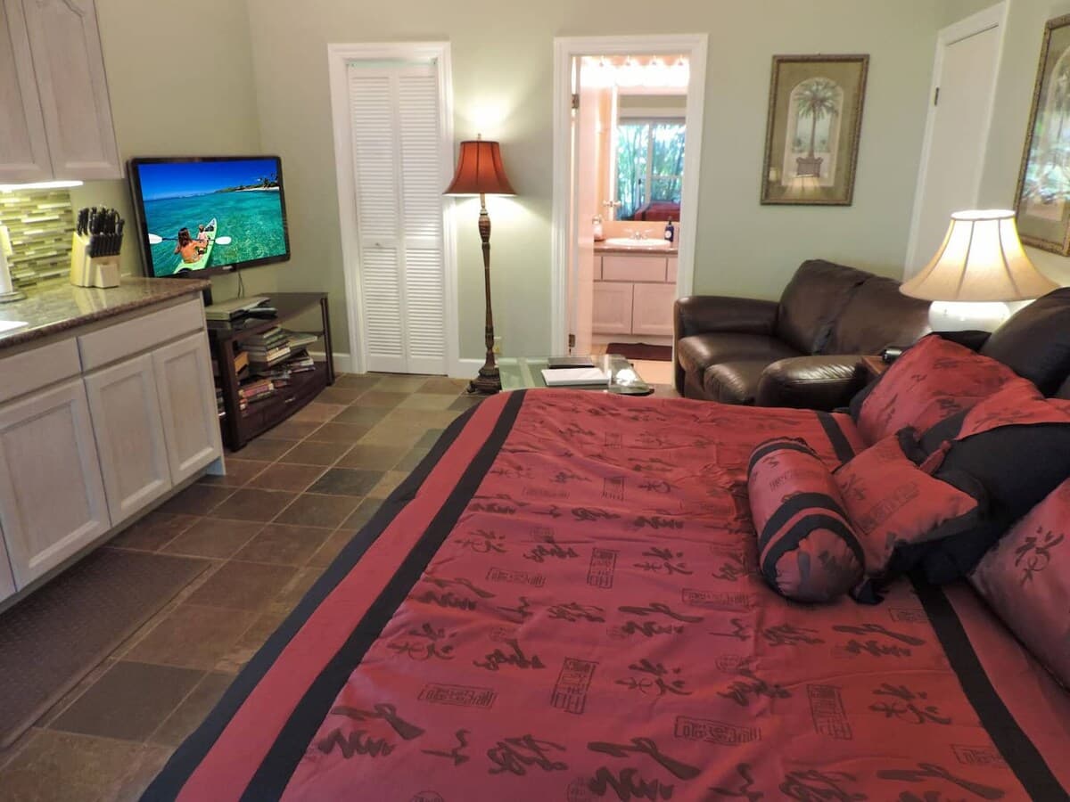 Beachcomber: AC, Lanai, Short Walk to the Beach! - Photo 2