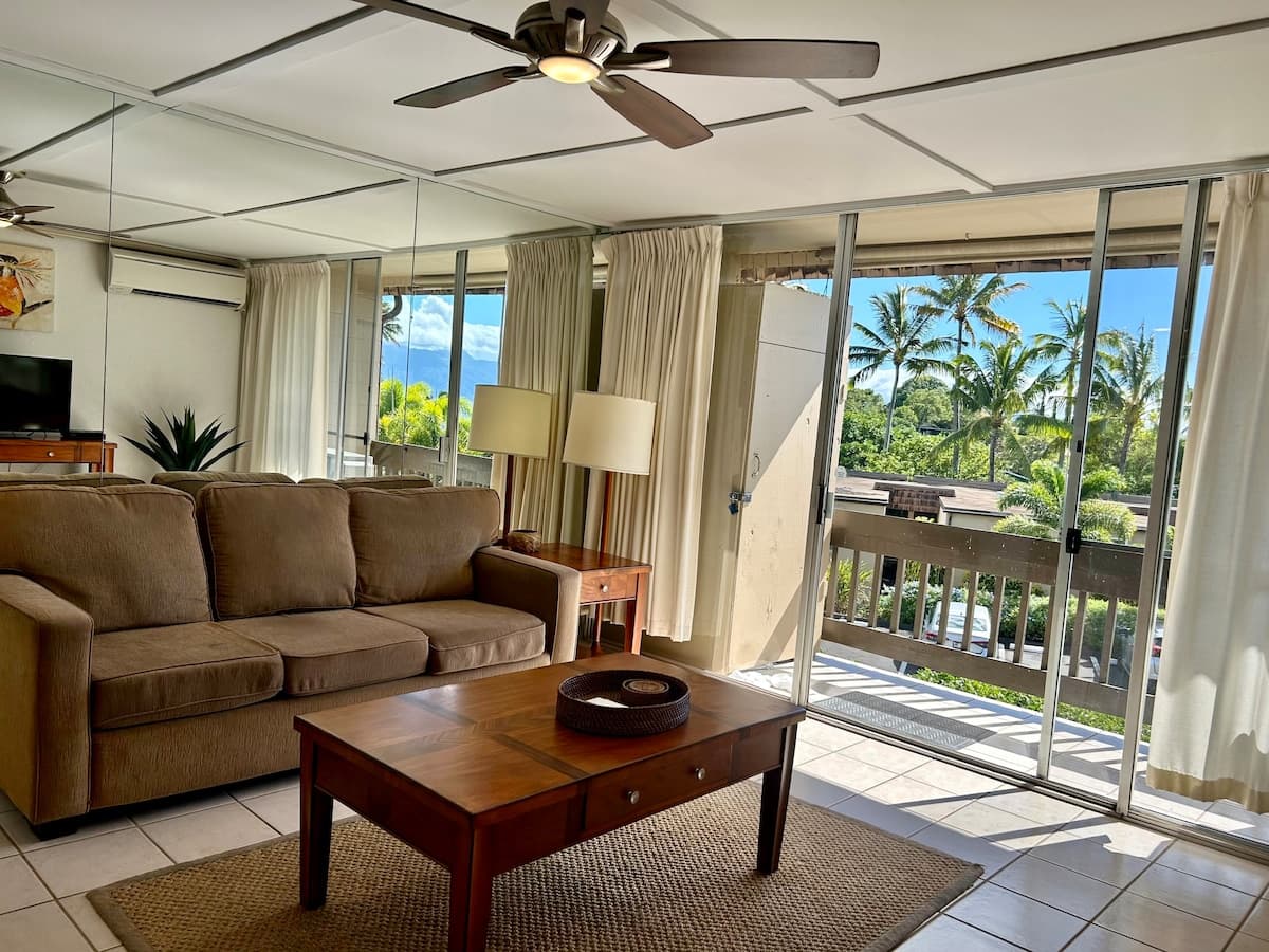 Condo in Lahaina · ★4.95 · 1 bedroom · 2 beds · 1 private bath - Photo 2