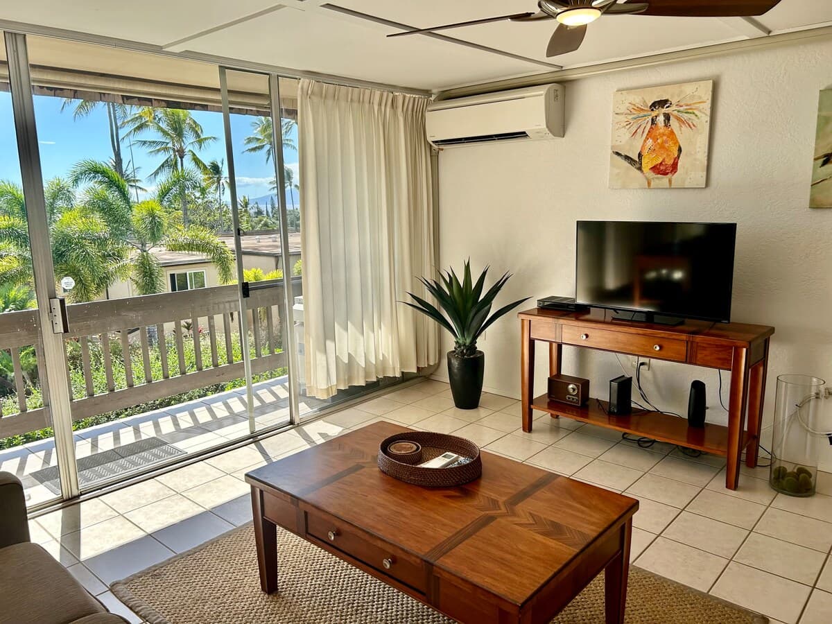 Condo in Lahaina · ★4.95 · 1 bedroom · 2 beds · 1 private bath - Photo 3