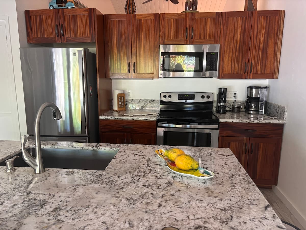 Condo in Kailua-Kona · ★4.96 · 1 bedroom · 1 bed · 1 bath - Photo 4