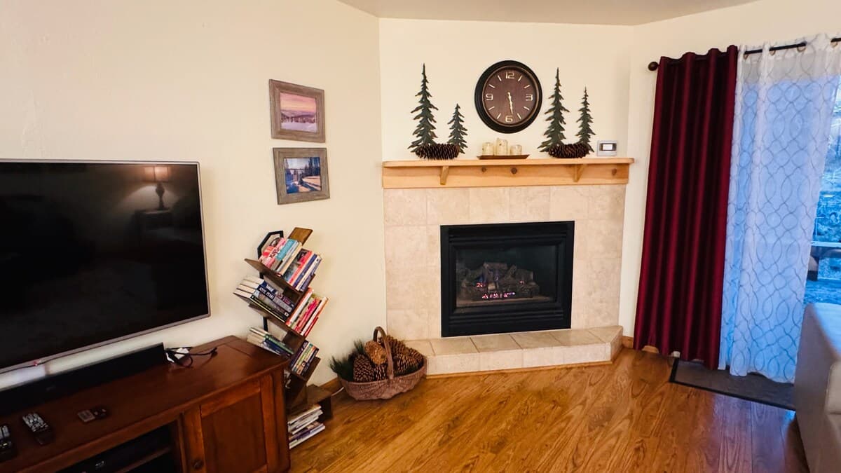 Cabin in Incline Village · ★4.97 · 3 bedrooms · 4 beds · 2.5 private baths - Photo 5